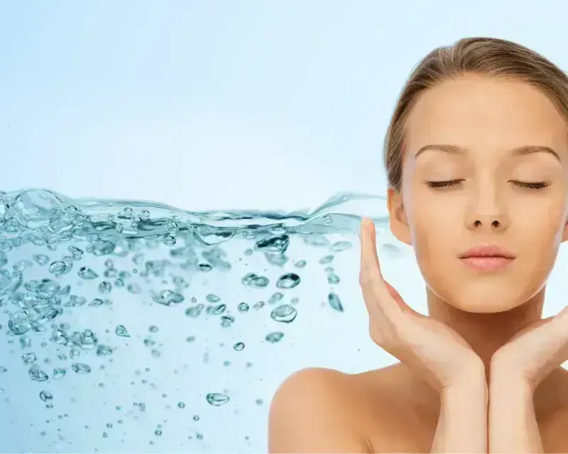 Read more about the article How to Keep Your Skin Hydrated, and Glowing? (7 Powerful Ways)